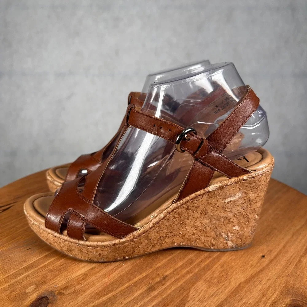 b.o.c. Wedge Sandals Women 8 Brown Good T-Strap Cork Platform C61941